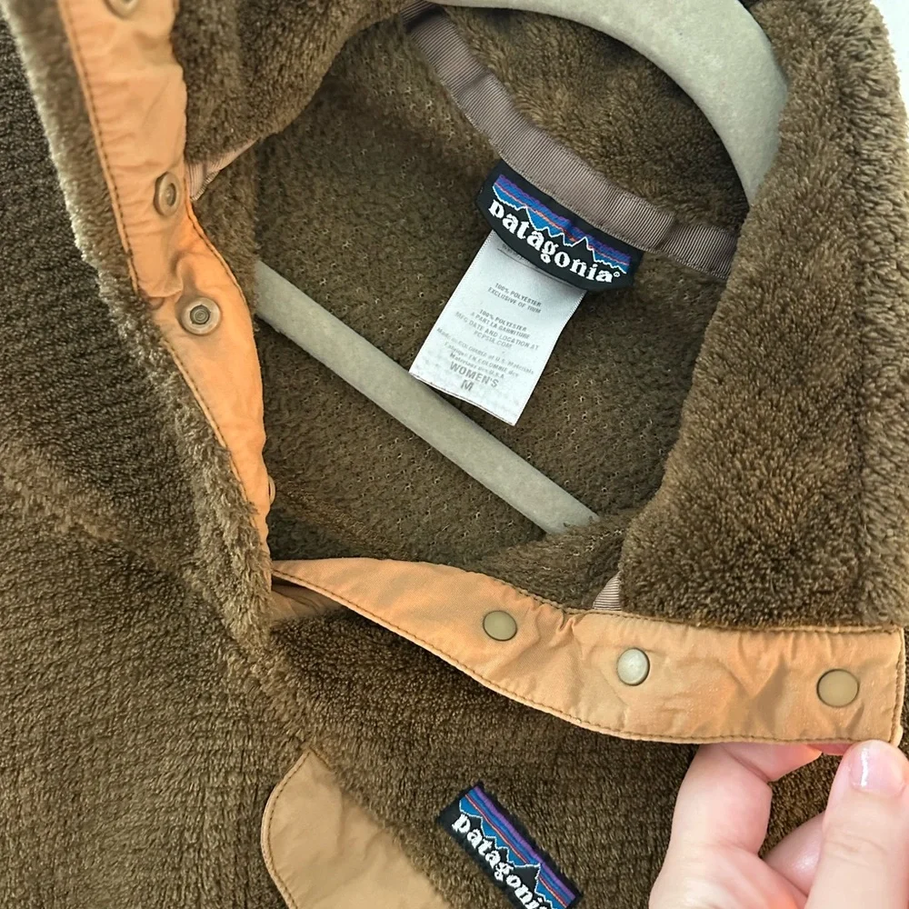 Patagonia Olive Fleece with Tan Trim - Picture 2 of 3